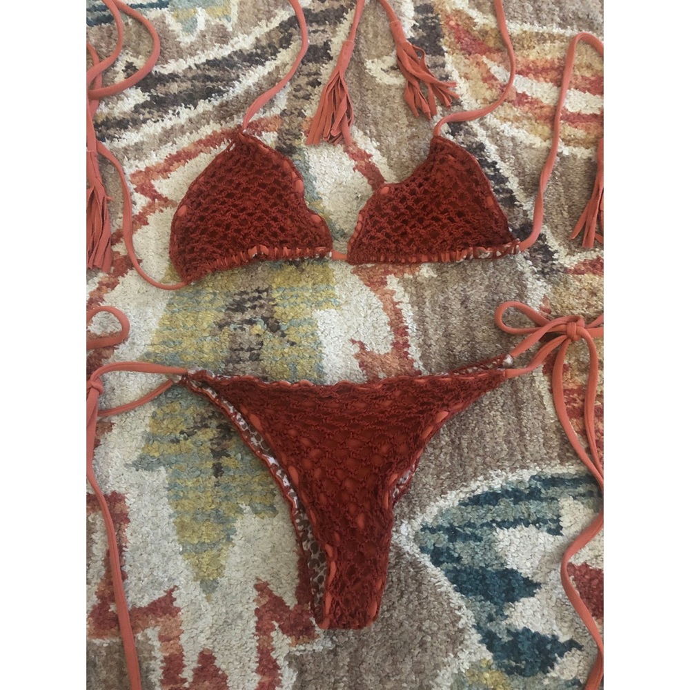 Acacia crochet humuhumu top & bottom. Used.